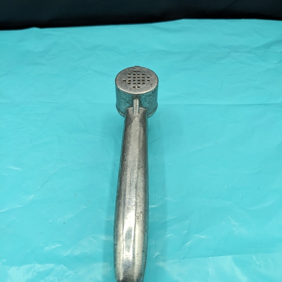 Vintage Garlic Press Handheld Garlic Juicer Vintage Kitchen Gadget Japan - Picture 4 of 10